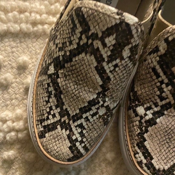 HOST PICK! Snake print casual sneakers - Picture 6 of 6